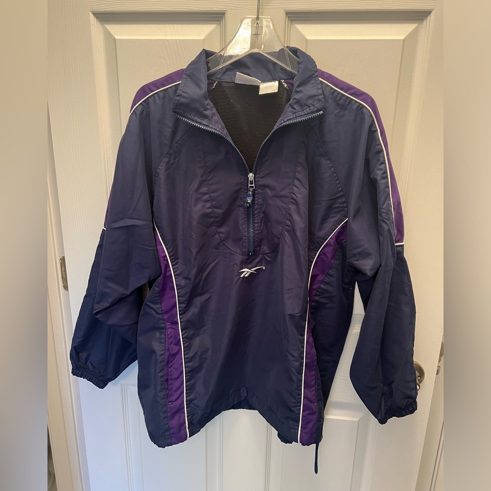 Reebok women’s pullover with zipper and drawstring. Used, good condition. Medium
